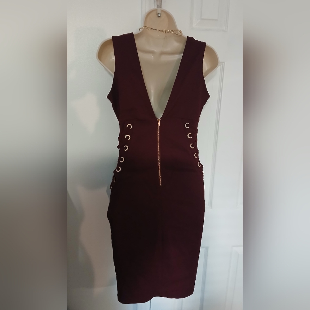 Iris Deep Burgundy Backless Dress - Picture 4 of 4